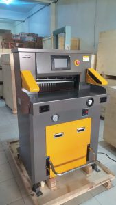 Mesin Pemotong Kertas Hidrolis H 4989 Innovatec | Spesifikasi & Harga 2 mesin potong kertas hidrolis H 4989